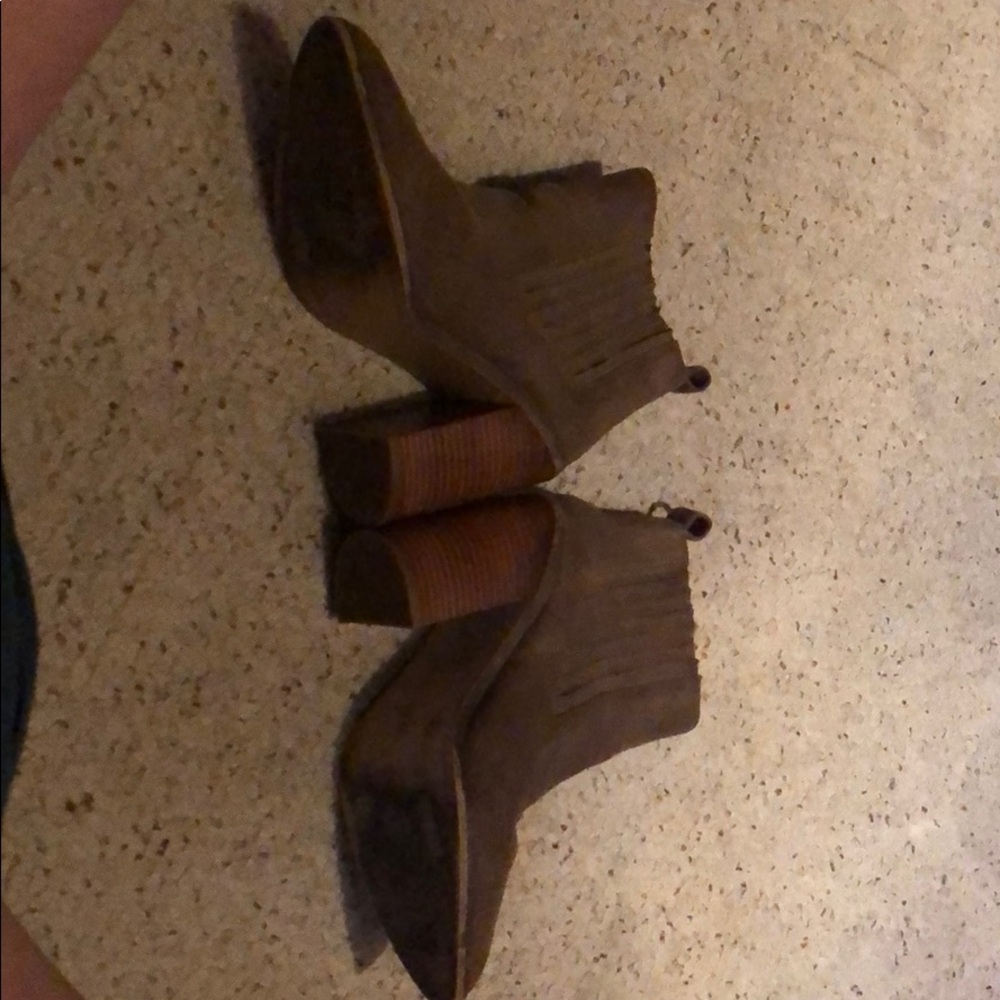 Boots - Picture 4 of 4